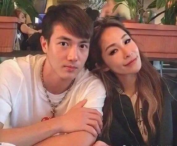 娱乐爆料 姐弟恋视频,甜蜜互动引网友热议