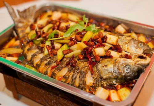 烤鱼用鱼爆料的做法视频,视频教学，轻松掌握美味秘诀