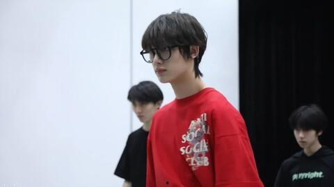 宋亚轩被队友爆料的视频,真相背后引热议