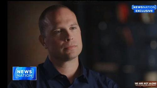 美军情报官员爆料视频播放