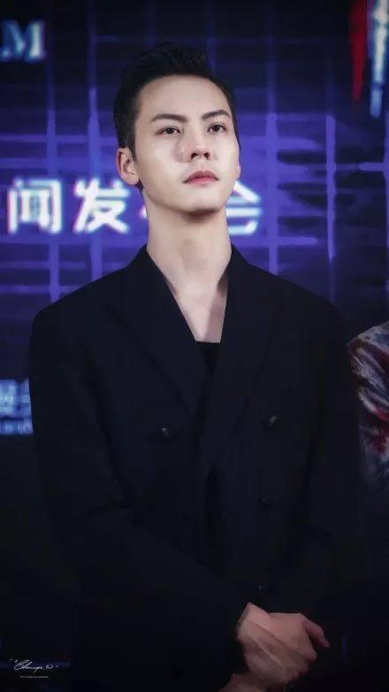 娱乐圈爆料男艺人是谁,揭秘神秘男艺人身份大揭秘